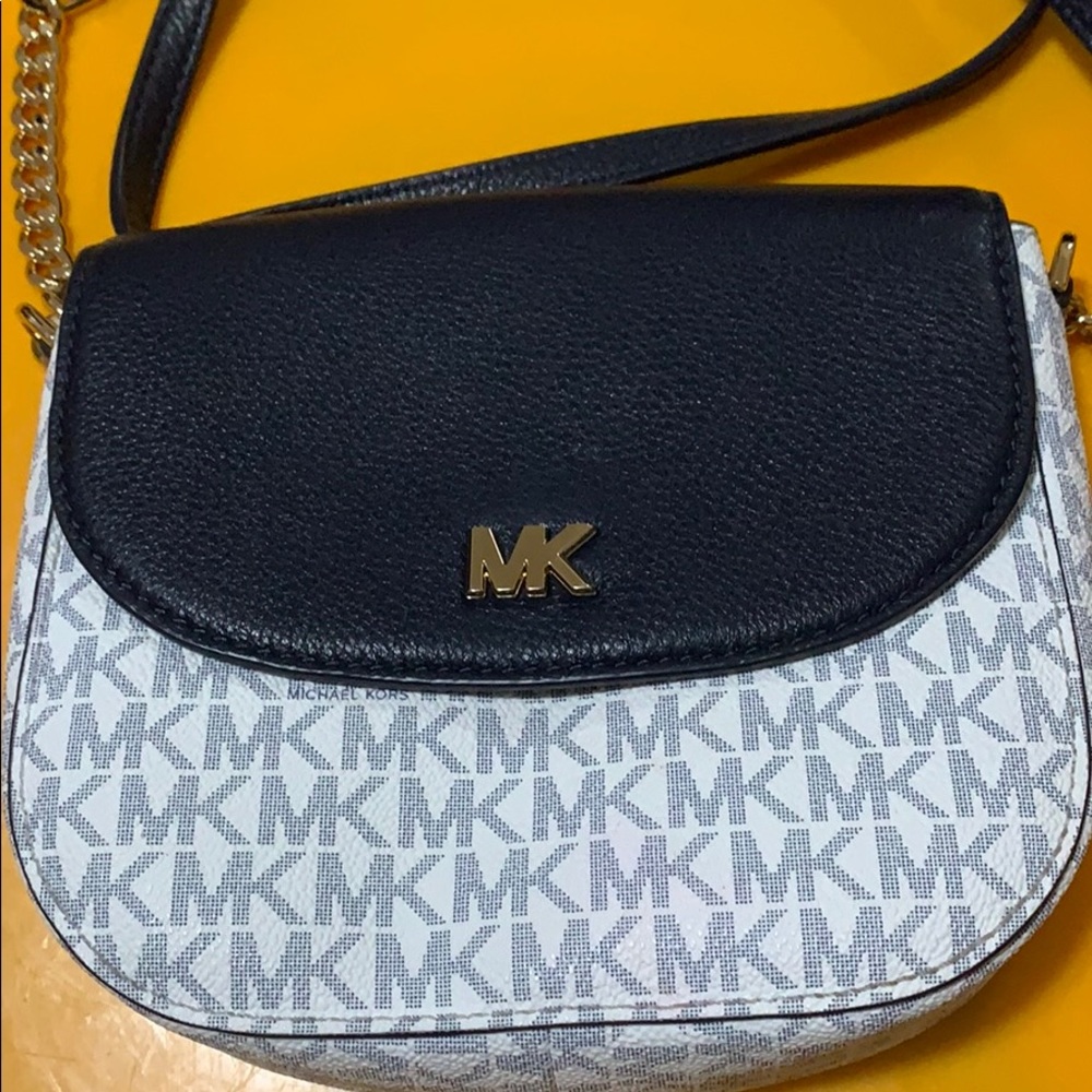 Authentic Michael Kors jet set cross body bag